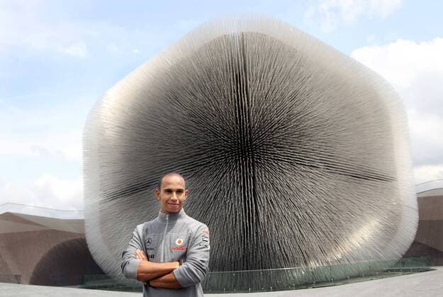 Motorsport, Formula 1, Shanghai GP, Lewis Hamilton visits Great Britain Expo Pavilion