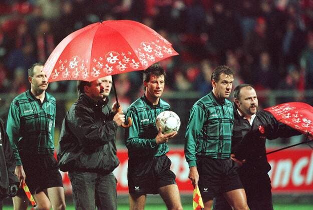 Football, referee Wolfgang Stark ends his career