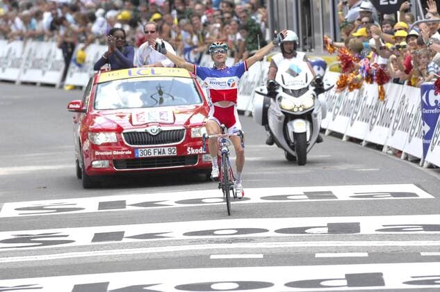 Cycling, Tour de France, Thomas Voeckler wins 15th stage, Contador takes yellow jersey
