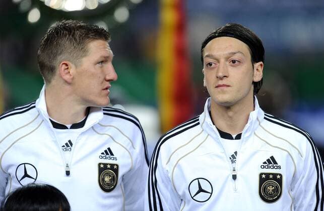 Football, DFB National Team, Oezil counters Schweinsteiger's team spirit criticism