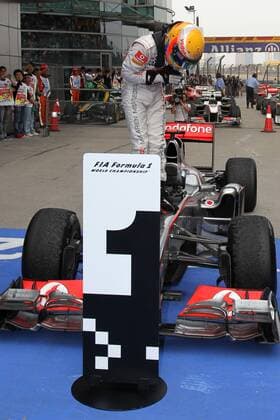 Motorsport, Formula 1, GP China, Hamilton wins ahead of Vettel and Webber