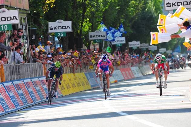 Cycling, Giro d Italia, Diego Ulissi wins 17th stage after shoving match in finish sprint