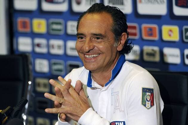 Football, PK with Italy's national coach Cesare Prandelli