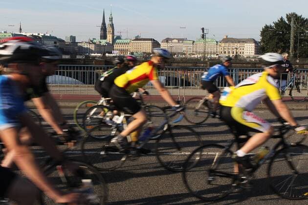 Cycling, Vattenfall Cyclassics in Hamburg, Everyman race with Reinhold Beckmann and Ruth Moschner, among others.