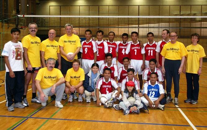 Disabled sports, The Cambodian national volleyball team meets a selection of German politicians in a charity match