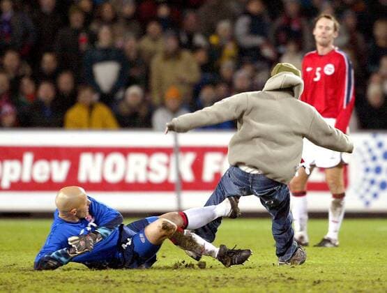 Football, players turn violent against fans, archive images