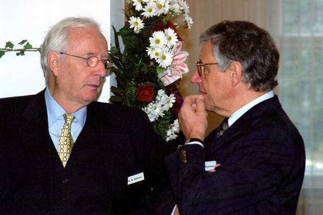 Prof. Dr. Bernd Rüthers (li., Jurist) im Gespräch mit Dr. Gert Dahlmanns (Vorstand, Frankfurter Institut Stiftung Marktwirtschaft und Politik)