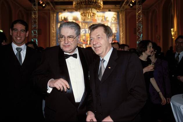 Moritz de Hadeln (Leiter der Berlinale) mit Eberhard Diepgen (re., Bürgermeister von Berlin)
