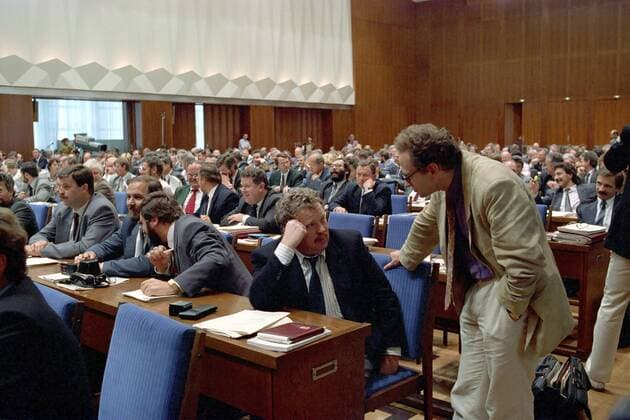 DDR-Volkskammer stimmt über Einigungsvertrag ab, 30. Jahrestag am 20. September Abgeordneten während der Debatte zum Einigungsvertrag
