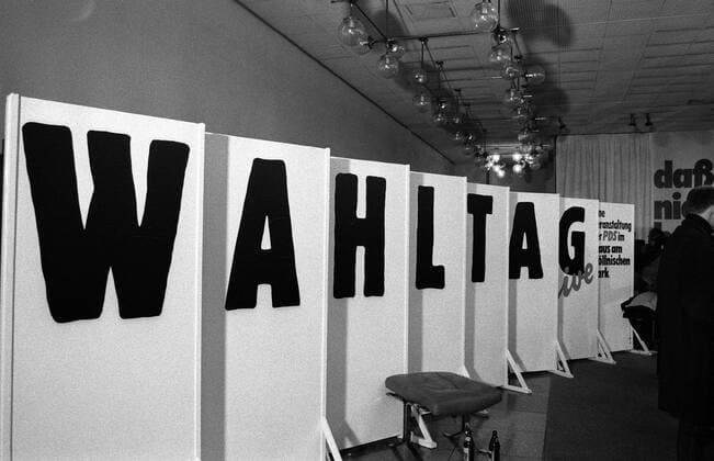 PDS Wahltag - Aufsteller im Haus am Köllnischen Park