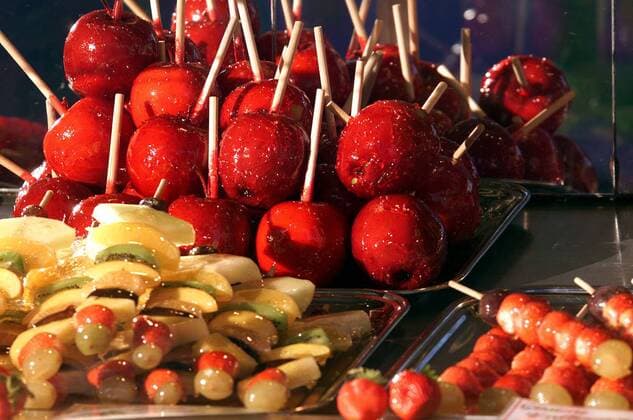 Kandierte Früchte auf einem Berliner Weihnachtsmarkt