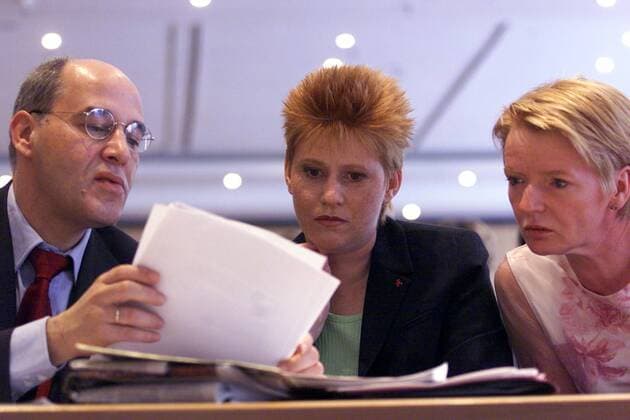 V.l.n.r.: Gregor Gysi (GER Kandidat der PDS für die Wahl zum Regierenden Bürgermeister von Berlin), Petra Pau (GER stellvertretende PDS-Fraktionsvorsitzende) und Gabi Zimmer (GER PDS) auf dem Sonderparteitag der PDS im Hotel Maritim