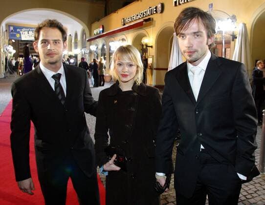 V.l.n.r.: Schauspieler Moritz Bleibtreu, Mavie Hörbiger und Lucas Gregorowicz (alle GER) im Deutschen Theater München anlässlich der Verleihung des Deutschen Videopreises -Diva-
