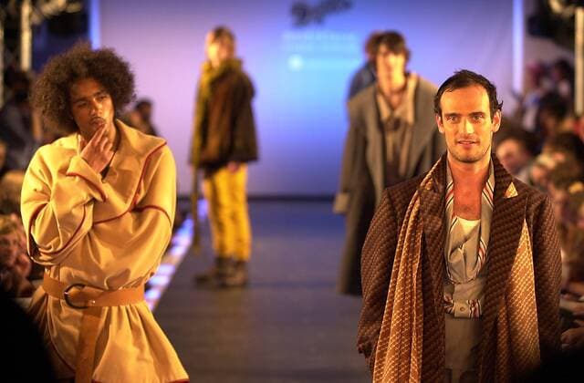 Models präsentieren die Entwürfe der Modedesign-Studenten von Designerin Vivienne Westwood - Modenschau an der Hochschule der Künste in Berlin
