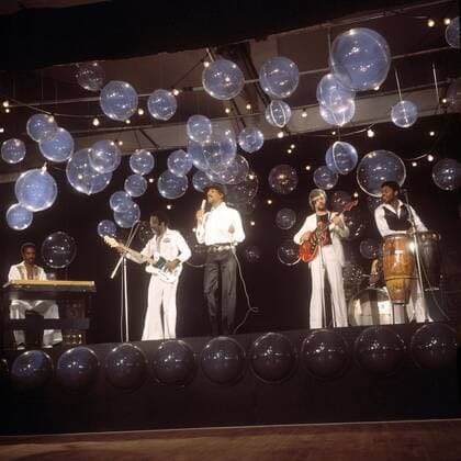 -Hot Chocolate- bei einem Konzert in Berlin, v.l.n.r.: Keyboarder Larry Ferguson, Bassist Tony Wilson, Sänger Errol Brown, Gitarrist Franklyn De Allie und Drummer Patrick Olive (alle GBR)