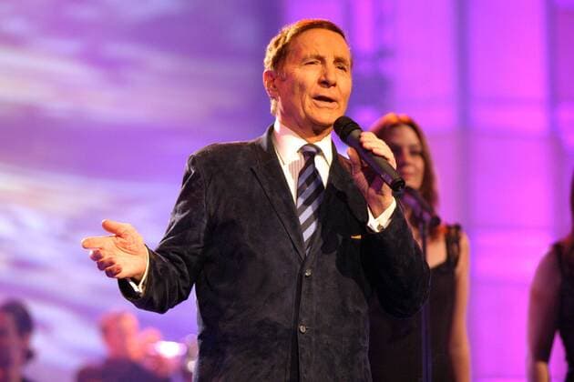 Sänger Freddy Quinn (GER) während der ARD-Fernsehshow -Deutschland sucht den Jahrhunderthit- in Berlin