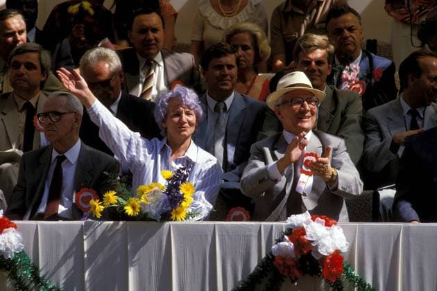 V.r.: Erich Honecker (Staatsratsvorsitzender und Generalsekretär der SED), Ehefrau Margot und Willi Stoph (Vorsitzender des Ministerrats alle GDR) anlässlich eines Festakts