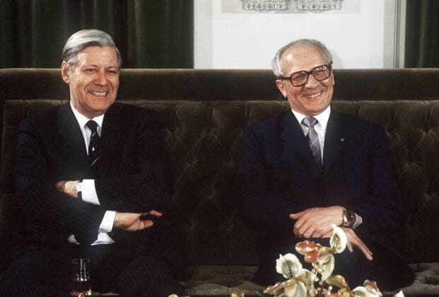Bundeskanzler Helmut Schmidt (li. GER SPD) und Staatsratsvorsitzender Erich Honecker (re. DDR SED) anlässlich des Treffens in der DDR