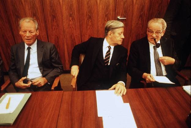 Willy Brandt (li. GER SPD-Parteivorsitzender), Helmut Schmidt (Mitte GER SPD Bundeskanzler) und Herbert Wehner (re. GER SPD-Fraktionsvorsitzender) anlässlich der Fraktionssitzung in Bonn - Ende der sozial-liberalen Koalition