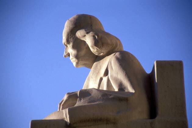 -Theodor Mommsen-Denkmal vor dem Hauptgebäude der Humboldt-Universität Berlin