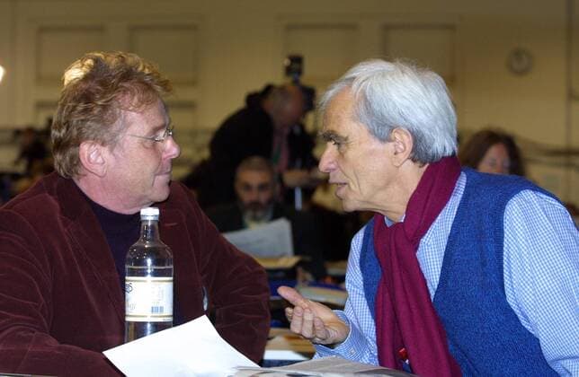 Hans-Christian Ströbele (re., GER Bündnis 90 Die Grünen) im Gespräch mit Daniel Cohn-Bendit (FRA GER Europaabgeordneter -Les Verts-) anlässlich der Bundesdelegiertenkonferenz von Bündnis 90 Die Grünen in Dresden