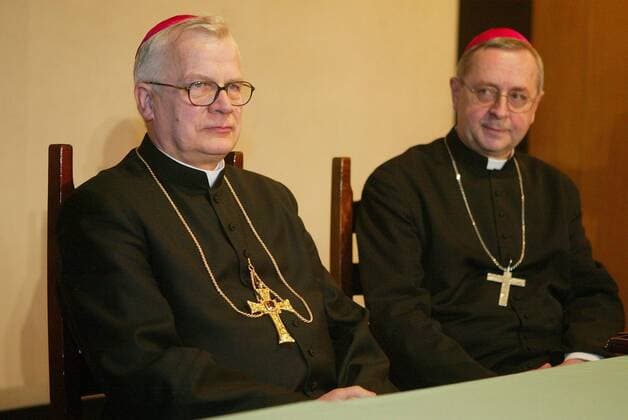 Jozef Michalik (li., POL Erzbischof von Przemysl) und Stanislaw Gadecki (POL Erzbischof von Poznan und stellvertretender Vorsitzender der Polnischen Bischofskonferenz) anlässlich der Ernennung Michaliks zum Vorsitzenden der Polnischen Bischofskonferenz in Warschau