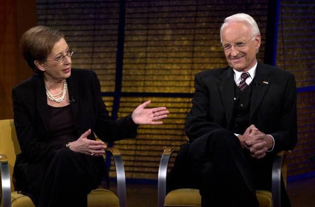 Heide Simonis (li., SPD Ministerpräsidentin Schleswig-Holstein) und Dr. Edmund Stoiber (beide GER CSU Ministerpräsident Bayern) anlässlich der ARD-Fernsehsendung - SABINE CHRISTIANSEN - in Berlin