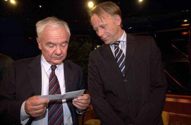 Manfred Stolpe (li., GER SPD Bundesminister für Verkehr-, Bau- und Wohnungswesen) und Bundesumweltminister Jürgen Trittin (GER Bündnis 90 Die Grünen) anlässlich der ARD-Sendung Sabine Christiansen in Berlin