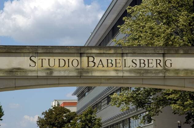 Eingang zum Studio Babelsberg in Potsdam