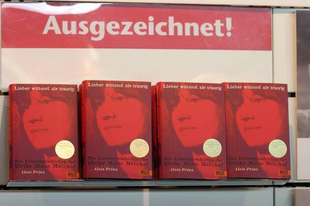 Die Biografie LIEBER WÜTEND ALS TRAURIG von Alois Prinz über Ulrike Marie Meinhof ist für den Deutschen Jugendliteratur Preis 2004 auf der Frankfurter Buchmesse nominiert