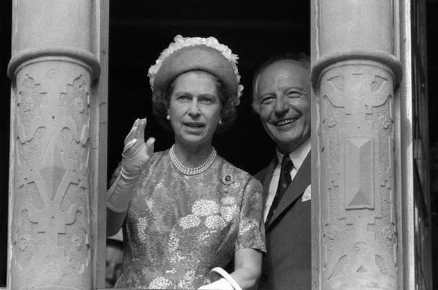 Queen Elizabeth II. (GBR) und Bundespräsident Walter Scheel (GER FDP) in Bonn