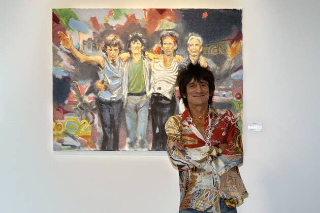 Ronnie Wood (GBR Rolling Stones) vor seinem Gemälde der Rolling Stones anlässlich der Vernissage zur RONNIE WOOD ART SHOW in München