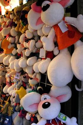 Diddl-Kuscheltiere in einem Spielzeugwarengeschäft in Monaco