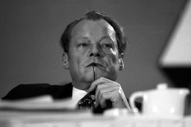 Willy Brandt (GER SPD Bundeskanzler) ratlos anlässlich des Außerordentlichen SPD-Parteitages 1971 in Bonn-Bad Godesberg