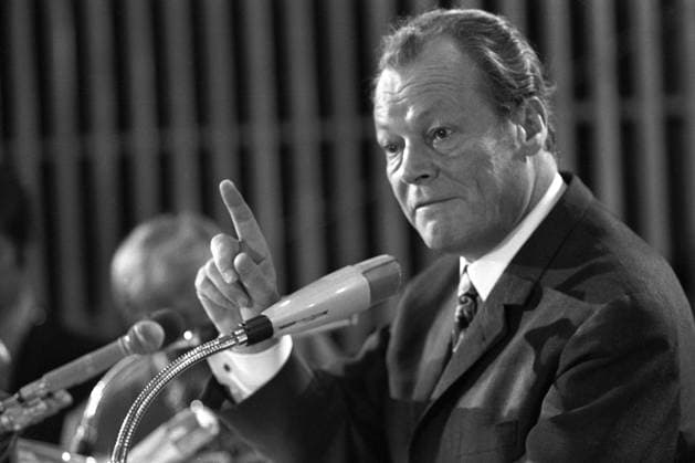 Bundeskanzler Willy Brandt (GER SPD) mahnt anlässlich des Außerordentlichen SPD-Parteitages in Bonn-Bad Godesberg