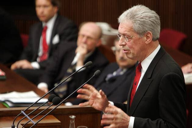 Bürgermeister Dr. Henning Scherf (GER SPD Senator für Justiz und Verfassung) hält eine Rede anlässlich einer Sitzung der Bremer Bürgerschaft