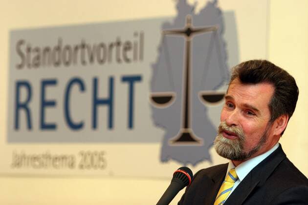 Herbert Mertin (GER FDP Justizminister Rheinland-Pfalz) anlässlich der Gründung der IHK-Schlichtungsstelle in Mainz