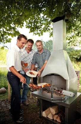 Gartenparty - Männer beim grillen