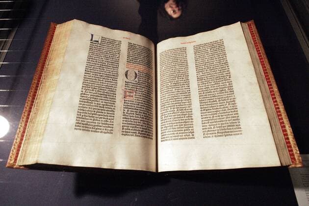 IMAGO History, Erfindung des Buchdrucks durch Johannes Gutenberg um 1450 Gutenberg-Bibel im Gutenberg Museum in Mainz
