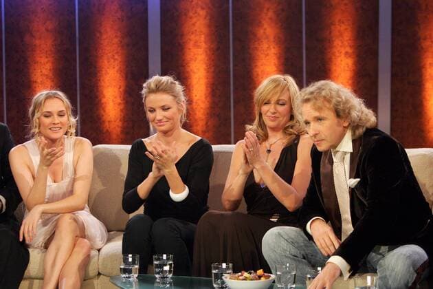 V.l.n.r.: Schauspielerinnen Diane Kruger (GER), Cameron Diaz (USA), Toni Collette (AUS) und Moderator Thomas Gottschalk (GER) während der ZDF-Sendung WETTEN, DASS...? in Mannheim