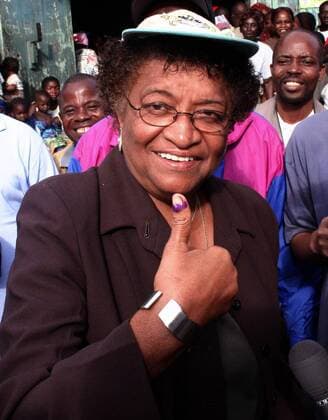 Präsidentschaftskandidatin Ellen Johnson-Sirleaf (LBR Unity Party) ist optimistisch anlässlich einer Wahlkampfveranstaltung in Nairobi - 