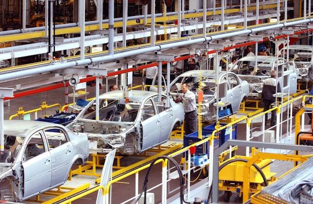 Fertigungsstrecke des Opel Vectra im Werk Rüsselsheim