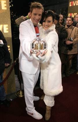 Moderatoren Thorsten Schorn und Miriam Pielhau (beide GER) mit der EinsLive Krone anlässlich der EinsLive Krone des Radiosenders EinsLive in Oberhausen