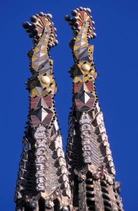 Turmspitzen der Kathedrale La Sagrada Familia (Antonio Gaudi) in Barcelona - Spanien