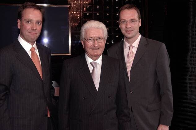 V.l.n.r. Frank Müller (GER), Jörg Bucherer (SUI Präsident des Verwaltungsrats BUCHERER Uhren) und Michael Just (GER Geschäftsführer Uhren Huber München) anlässlich der Wiedereröffnung des Juweliergeschäfts UHREN HUBER in München