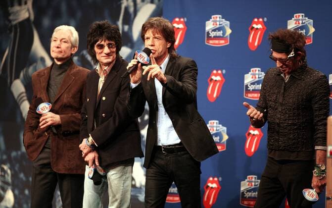 V.l.n.r.: Schlagzeuger Charlie Watts, Gitarrist Ron Wood, Sänger Mick Jagger und Gitarrist Keith Richards (alle GBR The Rolling Stones) anlässlich einer Pressekonferenz zum Rahmenprogramm für den Super Bowl XL der NFL in Detroit  (sbp2006020236)