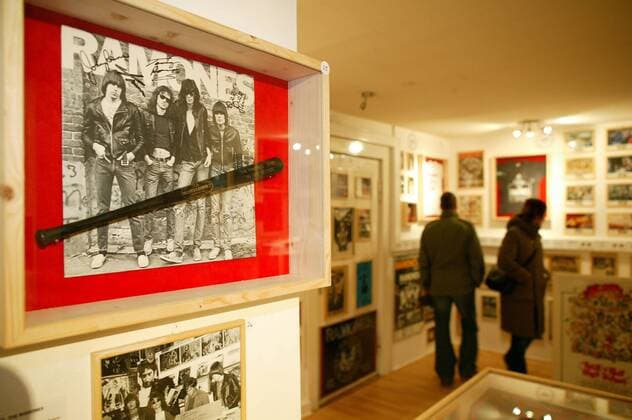Exponat im Ramones Museum in Berlin Kreuzberg