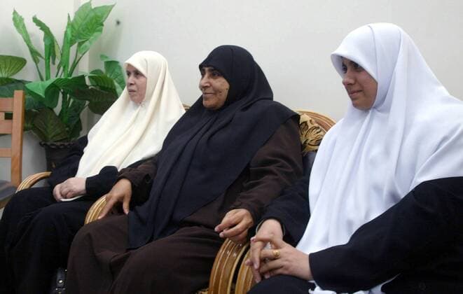 V.l.n.r.: Mariam Farhat, (PLE Vertreterin der Hamas), Jamila Al-Shanti (PLE Vertreterin der Hamas) und Huda Naim (PLE Vertreterin der Hamas) anlässlich eines Treffens zur Vorbereitung der ersten Sitzung des neuen Palästinensischen Parlaments in Gaza  (GAZ2006021714)