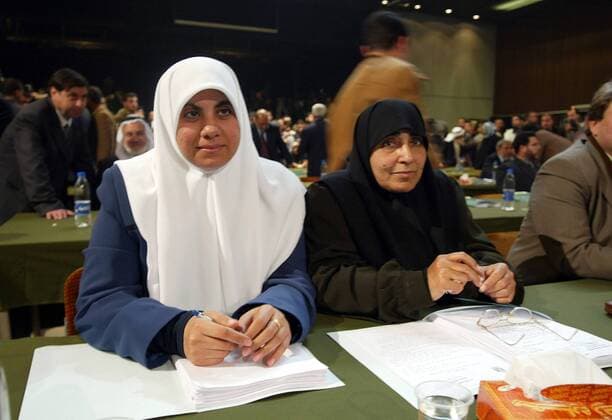 Hoda Naaim (li.) und Dschamila al-Shanti (beide PLE Hamas) im palästinensischen Parlament in Gaza City  gaz2006021806