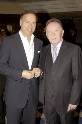 Filmproduzent Prof. Nico Hofmann (li., Geschäftsführer Teamworx) und Schauspieler Peter Sodann (beide GER) anlässlich der Verleihung des Business Diamond Preises 2006 im Arabella Sheraton Hotel in München